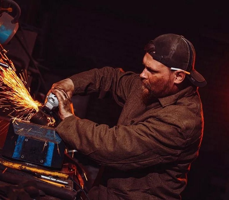 Поиск слесаря