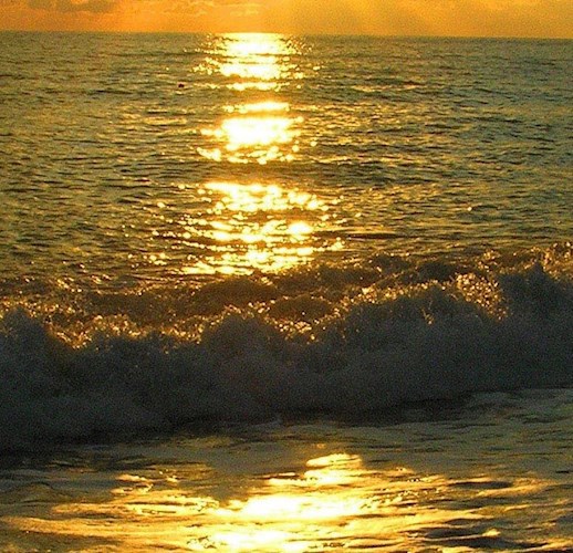 На море