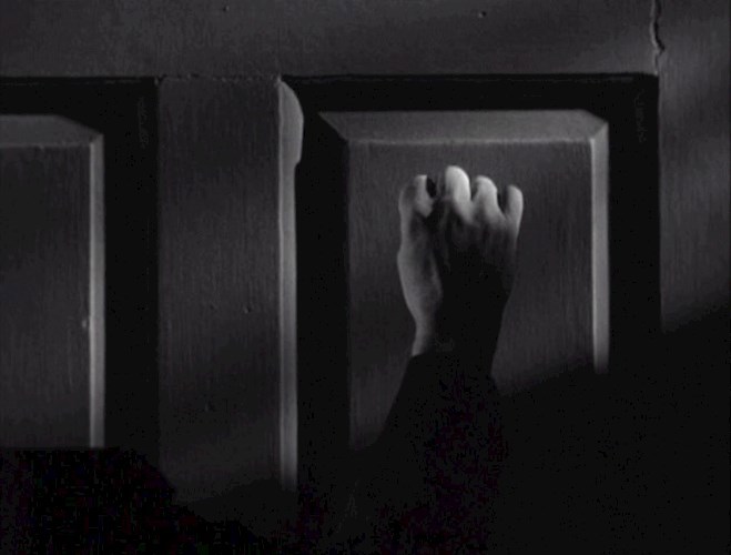 Стук в закрытую дверь