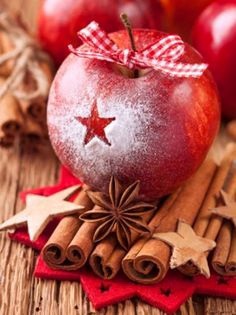 Рождественское яблоко