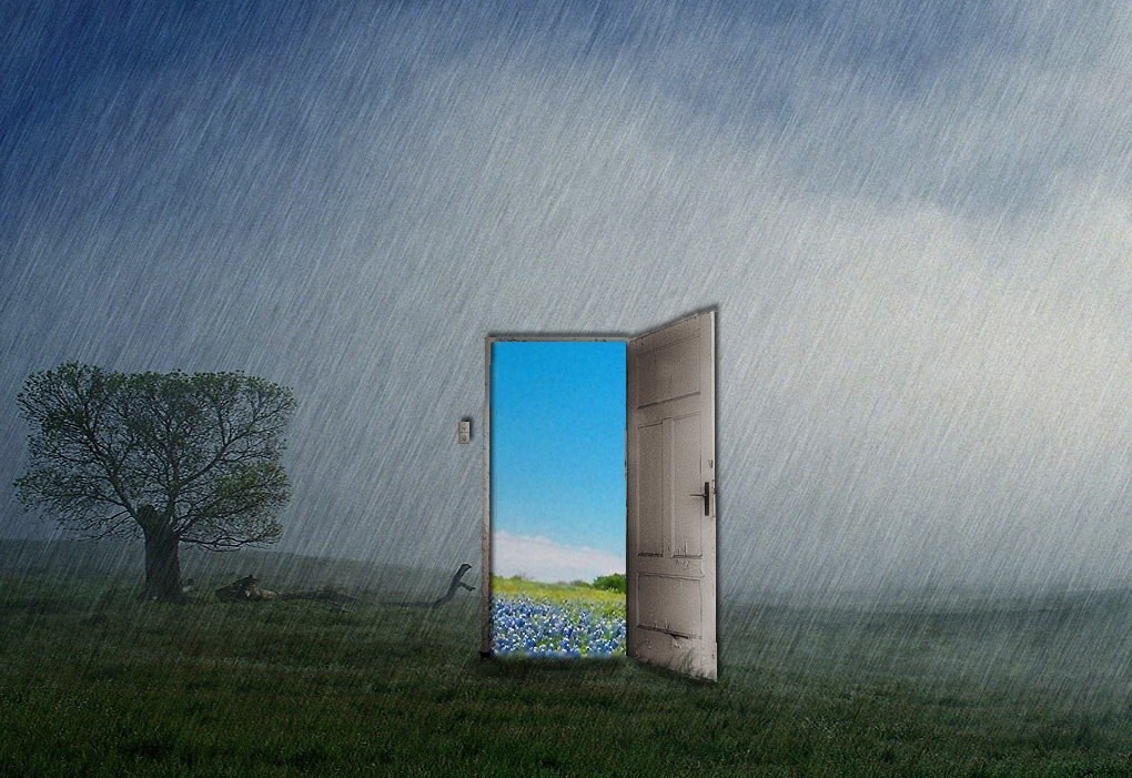 Двери всегда закрытые настежь