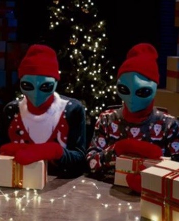 С Новым годом, земляне!