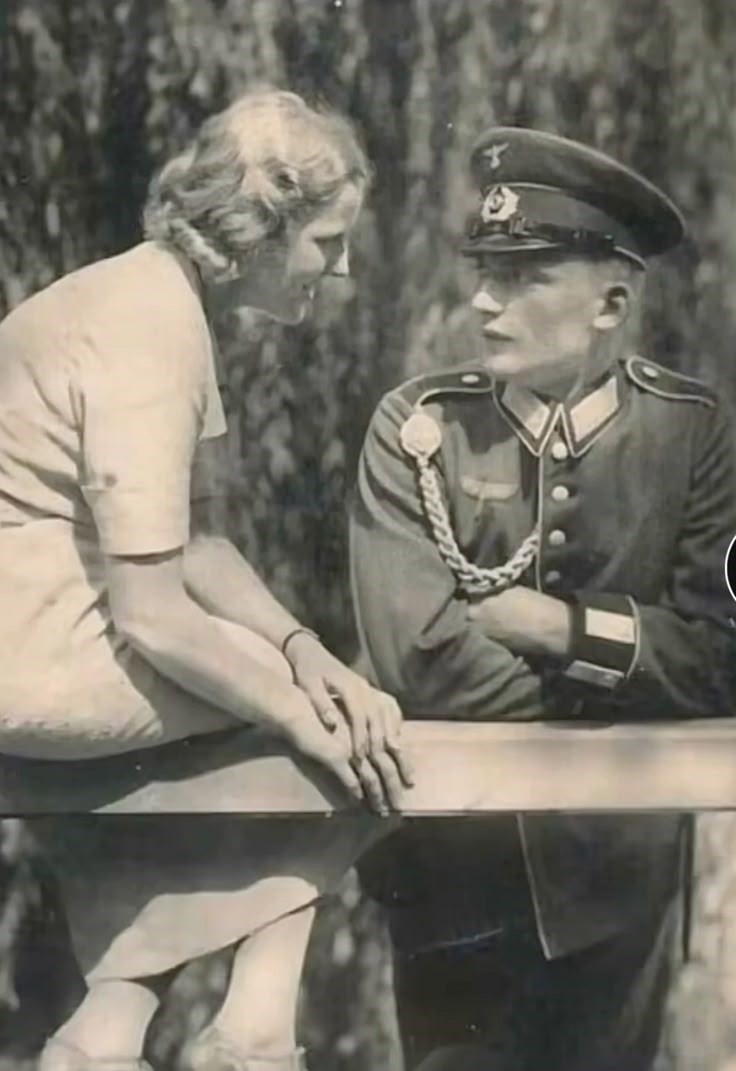 На фоне войны