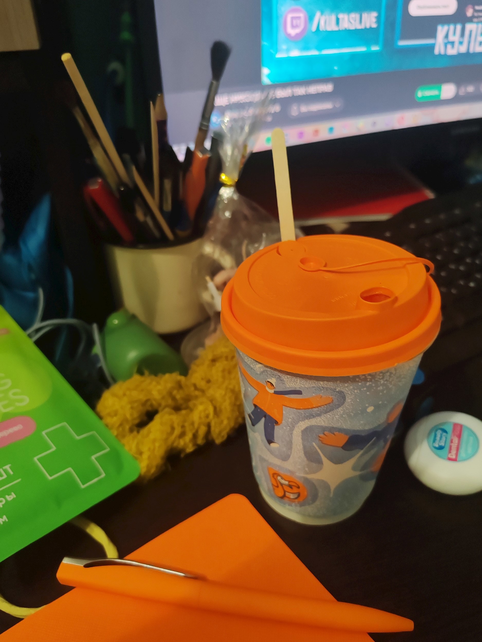 Оранжевый Вайб комнаты Маринетт Мортем